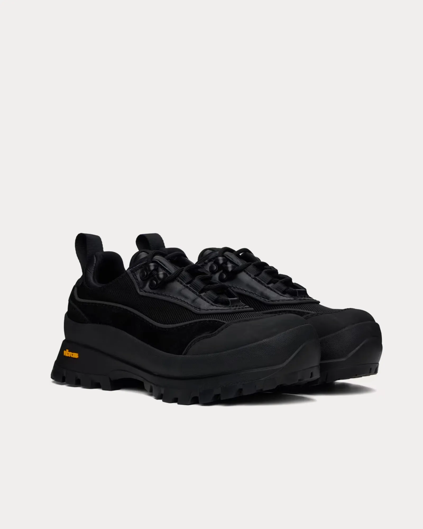 Aaron Trail Black Low Top Sneakers