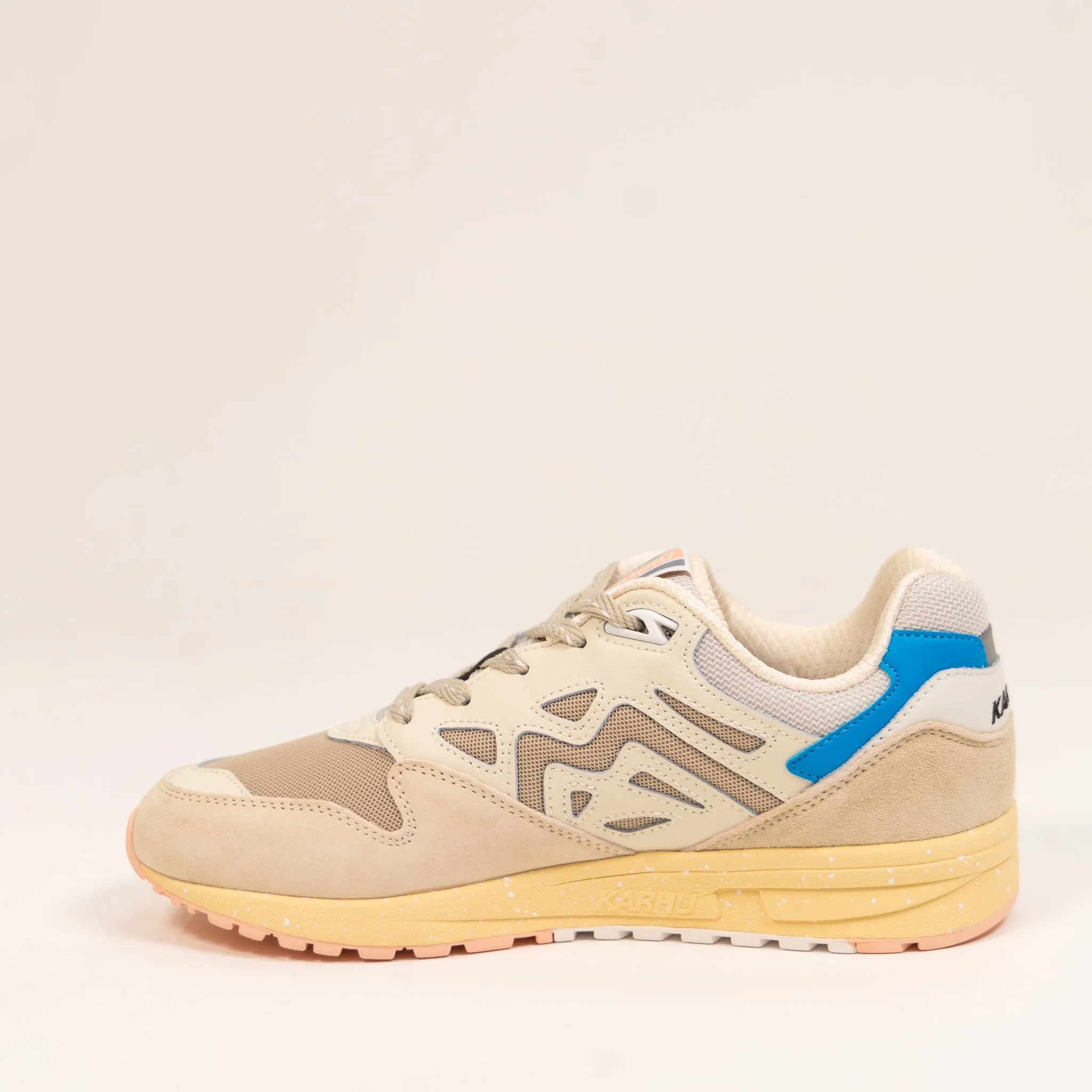 Karhu Legacy 96 "Flow State" Pack - White Cap/Silver Lining