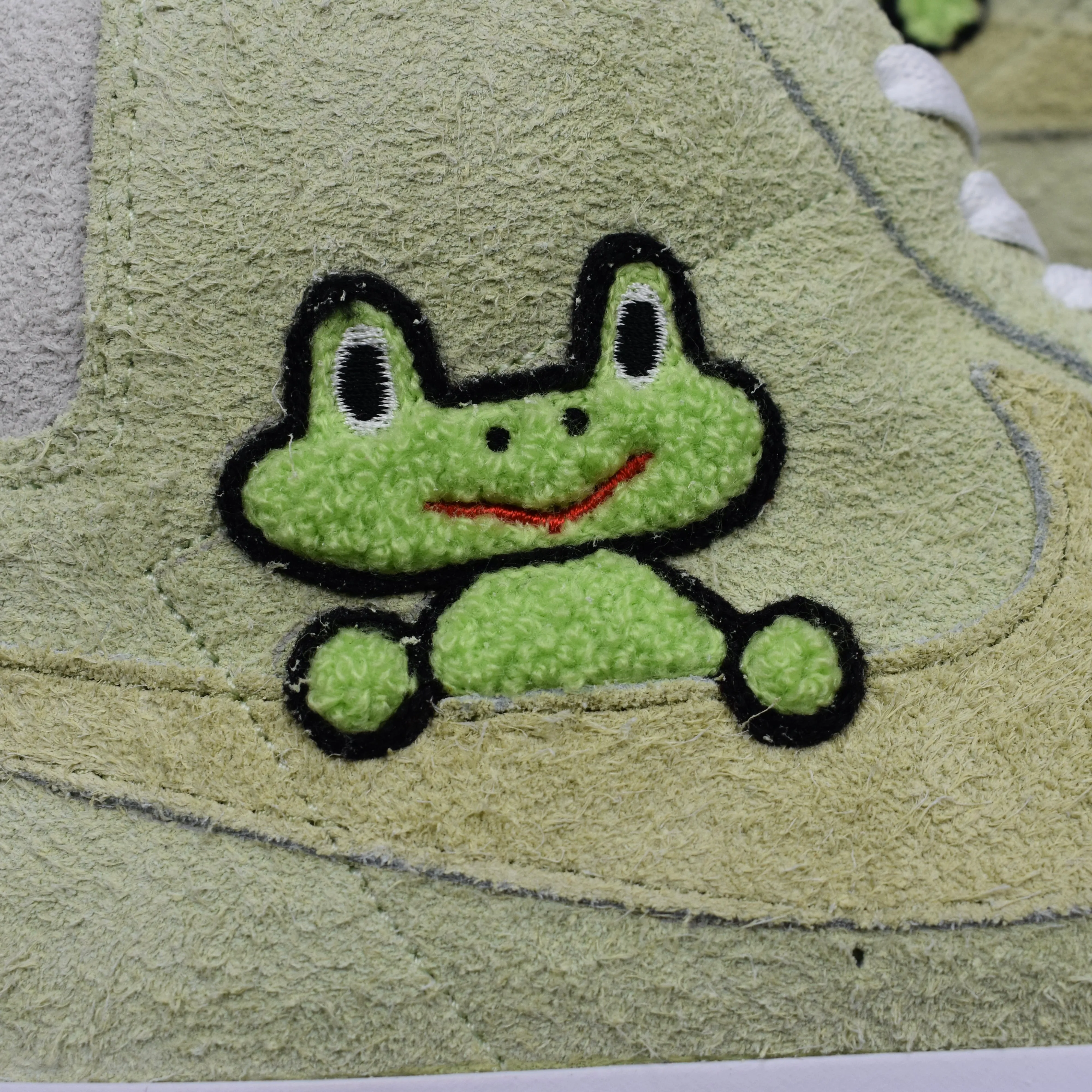 Nike x Frog Skateboards - SB Zoom Blazer Mid QS 'Fuzzy Suede'