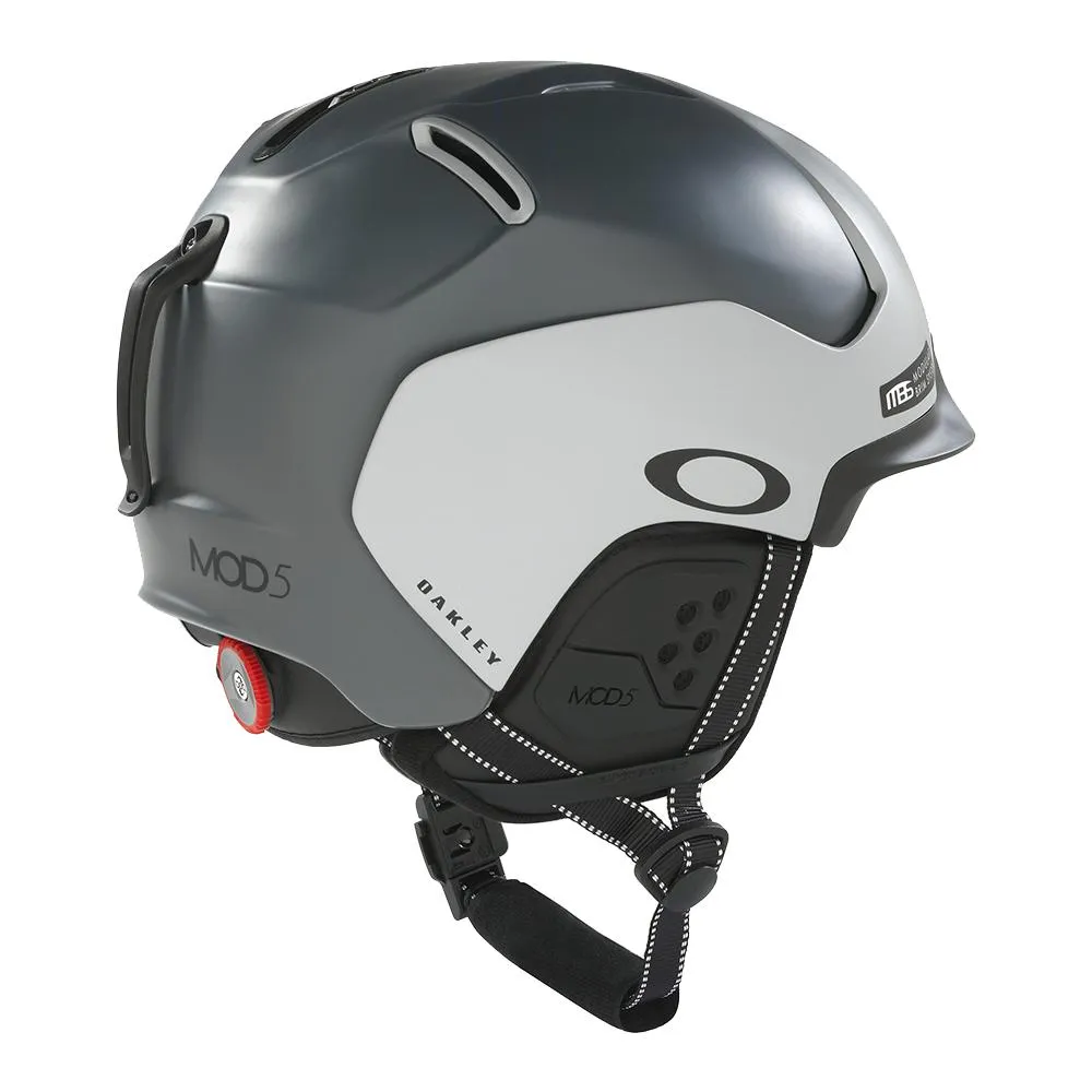 Oakley MOD5 2022