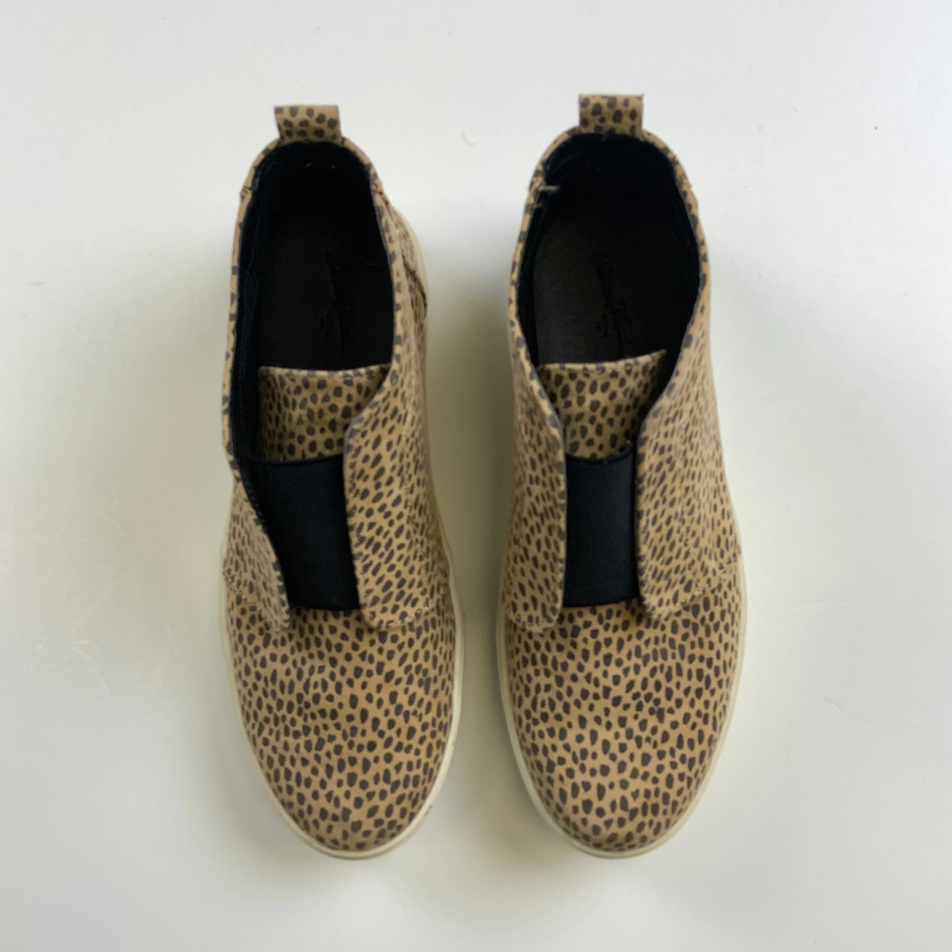 Shoes Sneakers By Universal Thread In Animal Print, Size: 7